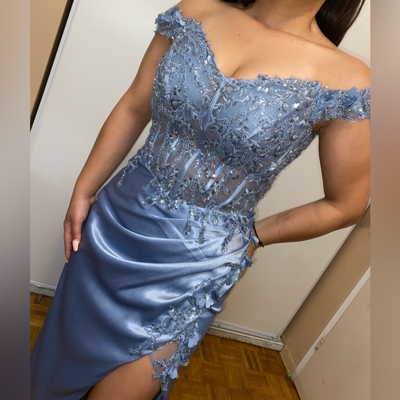 Beautiful prom dress - Picture 1 of 6